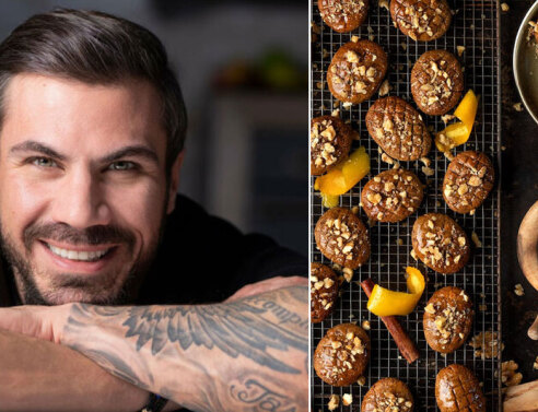 Ο Άκης Πετρετζίκης έφτιαξε μελομακάρονα με βρώμη, απαντώντας στο τρολάρισμα με vegan συνταγή