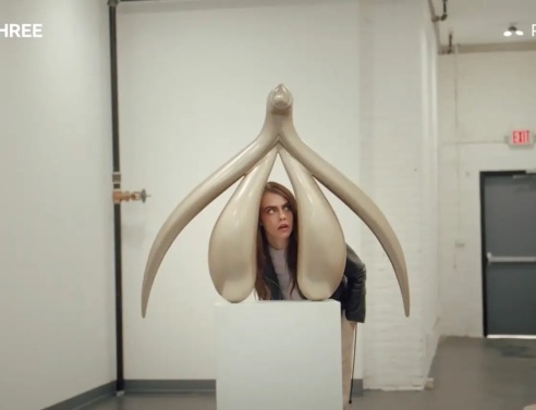 Η Κάρα Ντελεβίν 