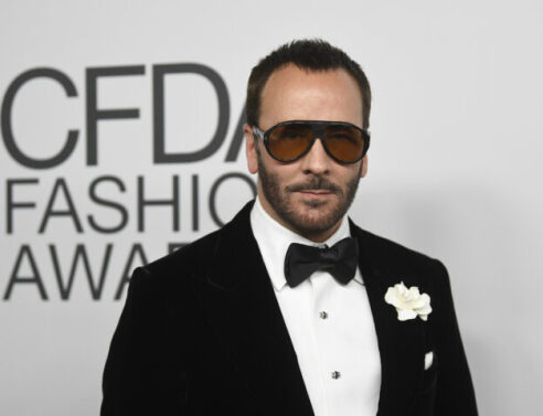 H Estee Lauder διαπραγματεύεται την αγορά του brand Tom Ford