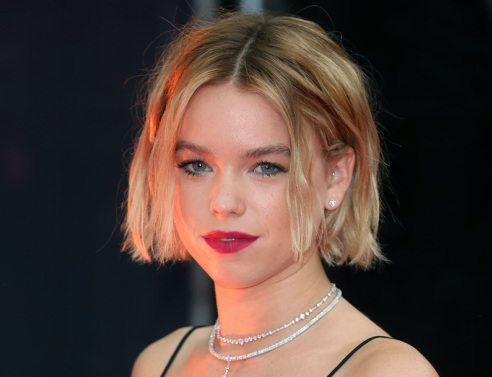 Milly Alcock: Μια μοντέρνα Σταχτοπούτα