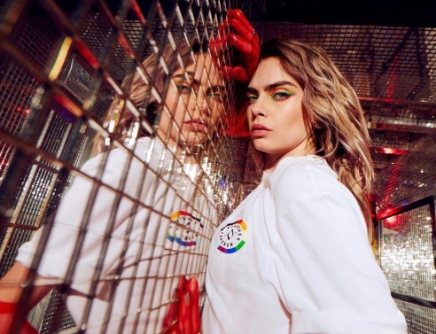 Κάρα Ντελεβίν: Το μαύρο «φόρεμα» που φόρεσε την Πρωτοχρονιά