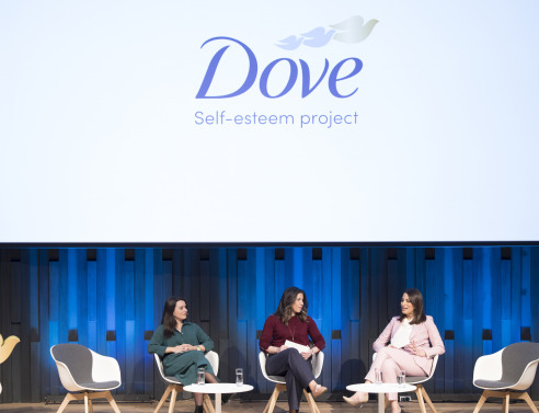 η κα Άννα Παπαδημητρίου, Ψυχολόγος Ψυχοθεραπεύτρια, η κα Ευαγγελία Βόσσου, Marketing Manager Προσωπικής Φροντίδας στη Unilever, η κα Δώρα Αναγνωστοπούλου, Δημοσιογράφος. 