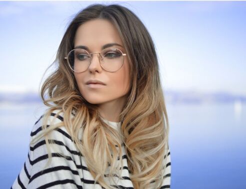 Oval layer: Το φιλαριστό οβάλ είναι το κούρεμα που τρεντάρει στο TikTok - Γιατί να το επιλέξεις.