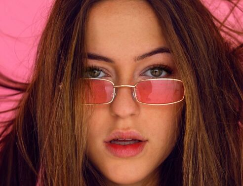 Συμβουλές ομορφιάς: Ποιες συνήθειες πρέπει να υιοθετήσουμε για υγιή και λαμπερά μαλλιά.