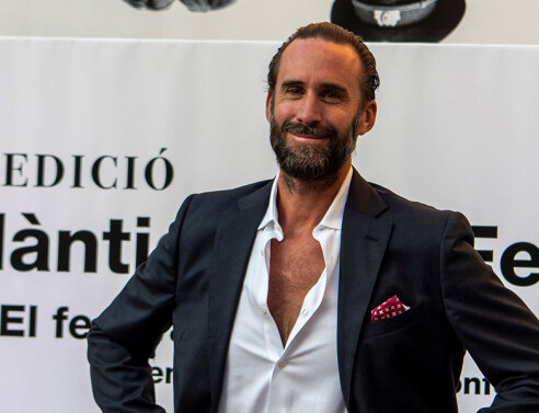 O Τζόζεφ Φάινς ανεβαίνει στο θεατρικό σανίδι