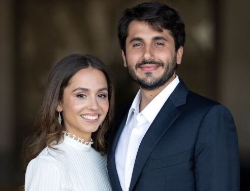 H πριγκίπισσα Ιμάν της Ιορδανίας, κόρη του βασιλιά Αμπντάλα και της Ράνιας, παντρεύεται τον Τζαμέελ Δημήτριο (Τζίμι) Θερμιώτη.