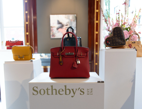 Christie’s και Sotheby’s δημοπρατούν κοσμήματα, τσάντες, αθλητικά και ρολόγια