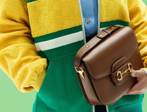 Gucci «1955 Horsebit»: Όλα όσα πρέπει να ξέρεις για την ιστορική τσάντα που διαφήμισε η Έλενα Γαλίφα