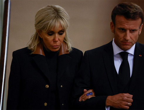 Ο Εμανουέλ Μακρόν με τη σύζυγό του Μπριζίτ