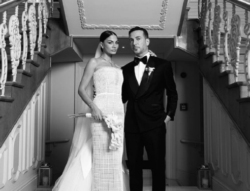 Στιγμιότυπο από τον γάμο της Demet Özdemir με τον Oğuzhan Koç