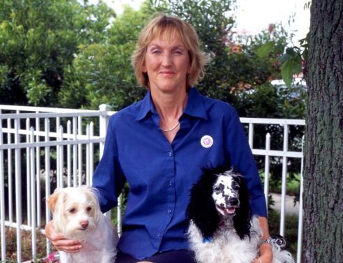 Ingrid Newkirk: Η ιδρύτρια της Peta έχει συντάξει μια συμβολική διαθήκη που αποτελεί την απόλυτη κίνηση διαμαρτυρίας και ακτιβισμού.