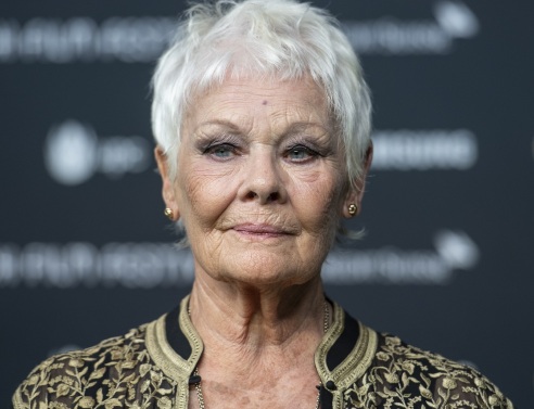 Τζούντι Ντεντς: Δεν μπορεί πλέον να βλέπει στα κινηματογραφικά πλατό η διάσημη Βρετανίδα ηθοποιός - Πώς αντιμετωπίζει την απώλεια της όρασής της.