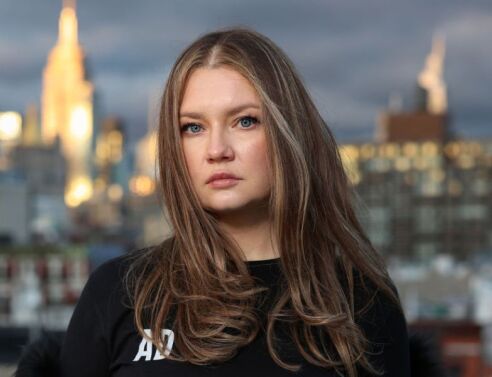 Anna Delvey: Η «ψεύτικη κληρονόμος» στην Εβδομάδα Μόδας της Νέας Υόρκης
