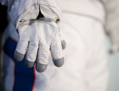 Η Prada σχεδιάζει διαστημικές στολές