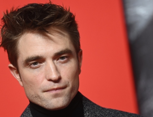 Ο Robert Pattinson αποκάλυψε ότι κοιμόταν σε μια φουσκωτή βάρκα για μήνες	