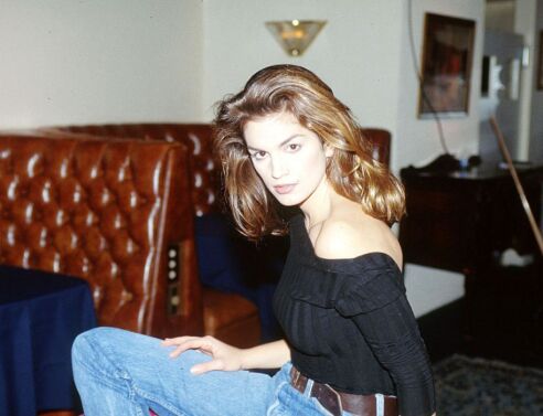 Σίντι Κρόφορντ: Aνέβασε την «εμφάνιση» της στο «The Crown» στο Instagram