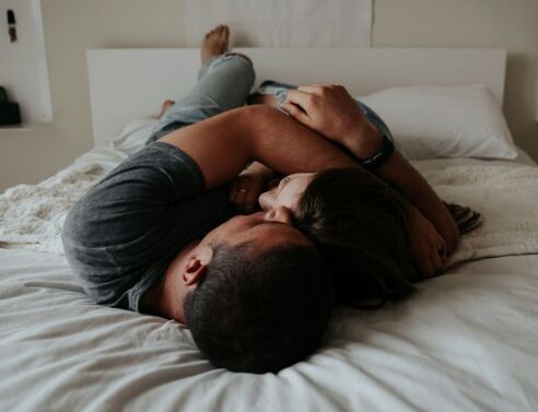 Χαράς ευαγγέλια! Η Gen Z κάνει σεξ! 