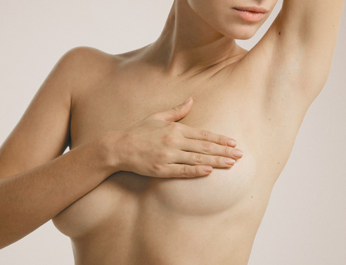 Όμορφο μπούστο με τη βοήθεια της πλαστικής χειρουργικής