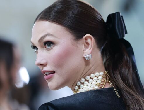 Η Κάρλι Κλος αγόρασε το περιοδικό LIFE