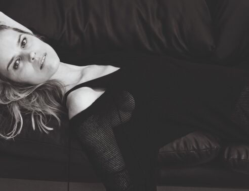 Η Eva Herzigova στη νέα καμπάνια της Massimo Dutti