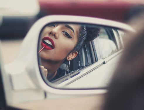 Τα Make-up sticks κατακτούν το καλοκαίρι