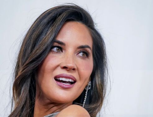 Ολίβια Μαν: Δείχνει ημίγυμνη τα σημάδια της διπλής μαστεκτομής και στέλνει μήνυμα κατά του καρκίνου