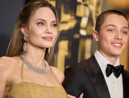 Αντζελίνα Τζολί: Εμφανίστηκε με τον γιο της Νοξ στα βραβεία Governors 2024 