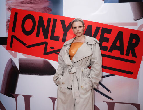 Τζούλια Φοξ: Τρολάρει την εμφάνιση της Μπιάνκα Σενσόρι στα Grammy