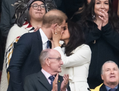 Μέγκαν Μάρκλ: Το παθιασμένο φιλί στον πρίγκιπα Χάρι, στον απόηχο των δηλώσεων του Ντόναλντ Τραμπ