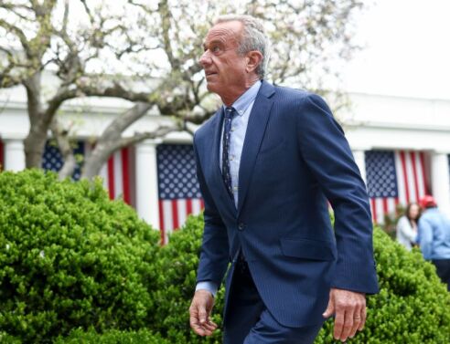 Ο Kένεντι Τζούνιορ χαρακτηρίζει διεφθαρμένο το Lancet και «ζυγίζει» απαγόρευση επιστημονικών δημοσιεύσεων