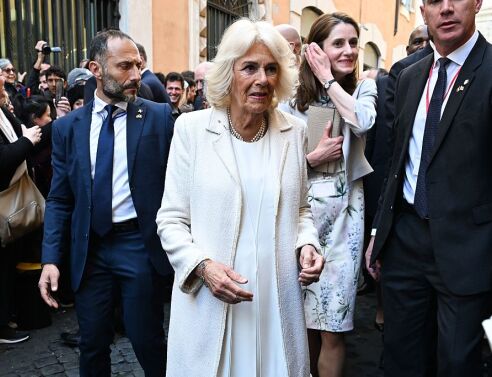 Kαμίλα: Φόρεσε ξανά το νυφικό της για την 20ή επέτειο του γάμου με τον Κάρολο