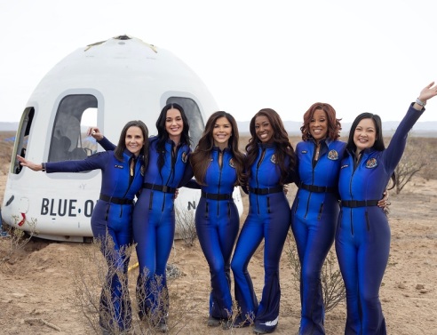 ...Και της έκαναν δώρο μια τσάντα-UFO: Επικό τρολάρισμα των Καρντάσιαν στην Λορέν Σάντσεζ 