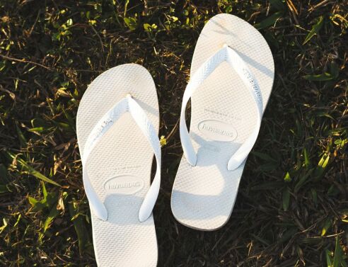 Οι σαγιονάρες των παρά πολλών δολαρίων διχάζουν... τους fashionistas 