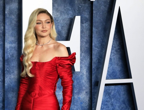 Το παθιασμένο φιλί της Τζίτζι Χαντίντ και του Μπράντλει Κούπερ - Η πρώτη φωτογραφία τους στο Instagram