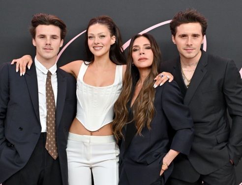 Κρουζ Μπέκαμ, Νίκολα Πελτζ, Βικτόρια Μπέκαμ και Μπρούκλιν Μπέκαμ