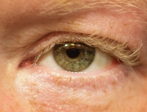 Γιατί κάποιοι άνδρες ξυρίζουν τις βλεφαρίδες τους