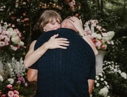 Η κρυφή λεπτομέρεια που έκανε τον αρραβώνα της Τέιλορ Σουίφτ με τον Τράβις Κέλσι ακόμα πιο μαγικό