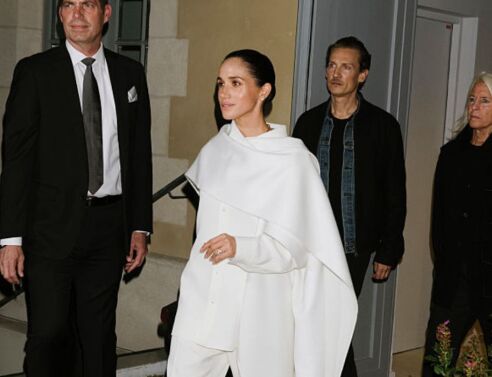 Η Mέγκαν Μαρκλ έκανε την έκπληξη στο σόου του οίκου Balenciaga στο Παρίσι