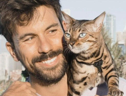 Γιατί οι άνδρες με γάτες είναι το πιο γοητευτικό trend στα social media
