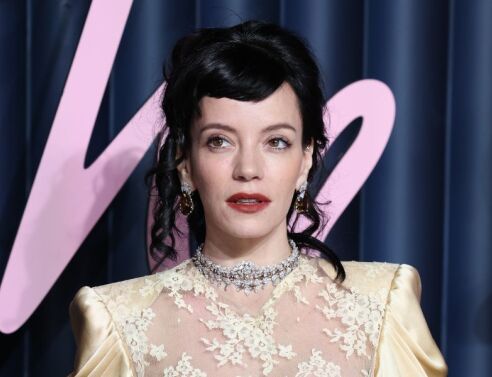 Λίλι Άλεν: Η τραγουδίστρια κυκλοφορεί USB σε σχήμα «παιχνιδιού» ως αναφορά στους στίχους του νέου της άλμπουμ West End Girl - Οι αντιδράσεις των θαυμαστών