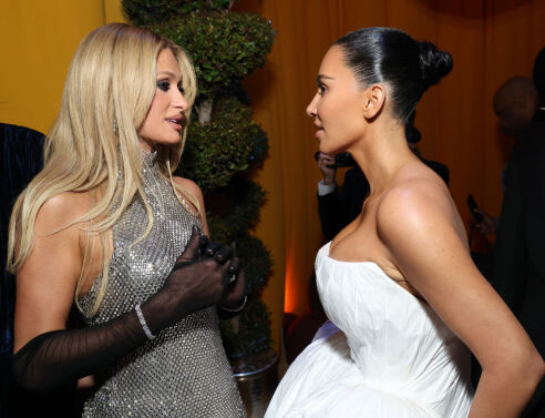 Κιμ Καρντάσιαν και Πάρις Χίλτον: Χριστουγεννιάτικη επανένωση μετά από χρόνια on–off φιλίας