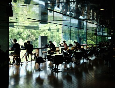 Coffee omakase: Όταν η Ιαπωνία μετατρέπει τον καφέ σε τελετουργία