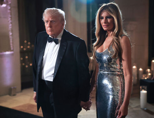 H Μελάνια Τραμπ κλέβει την παράσταση στο λαμπερό ρεβεγιόν του Mar-a-Lago 