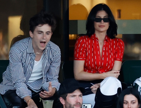 Η Κάιλι Τζένερ και ο Τιμοτέ Σαλαμέ παρακολουθούν αγώνα τένις