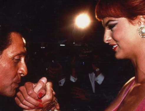 «Ευχαριστώ που βίωσα την κομψότητα σας από πρώτο χέρι» - Το «αντίο» της Λίντα Εβαντζελίστα στον Βαλεντίνο