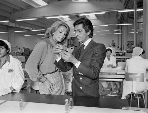 Η περιουσία του Βαλεντίνο: βίλες, κάστρα, έργα τέχνης και η dolce vita ενός συλλέκτη-δανδή