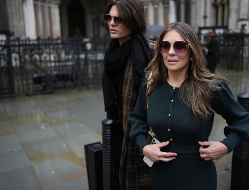 Ελίζαμπεθ Χάρλεϊ: Mε δάκρυα στο δικαστήριο κατά της Daily Mail