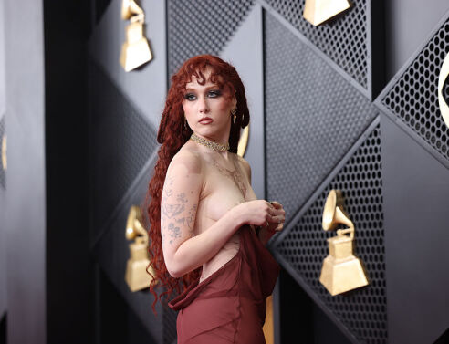 Τι συνέβη με το φόρεμα της Τσαπέλ Ρόουν στα Grammys 2026 – και γιατί έγινε θέμα συζήτησης