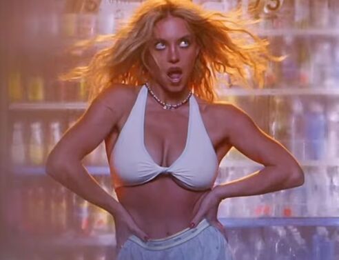 Σίντνεϊ Σουίνι: Η πιο τολμηρή εμφάνιση για τη lingerie σειρά της