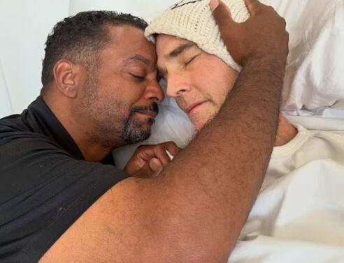 Το «τελευταίο αντίο» στον Τζέιμς Βαν Ντερ Μπικ – Η σπαρακτική φωτογραφία του Αλφόνσο Ριμπέιρο